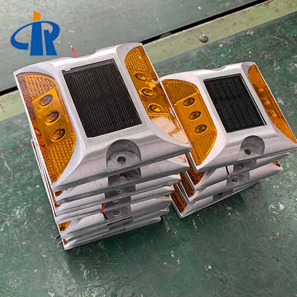 Half Moon Solar Road Stud Light For Road Safety In UAE